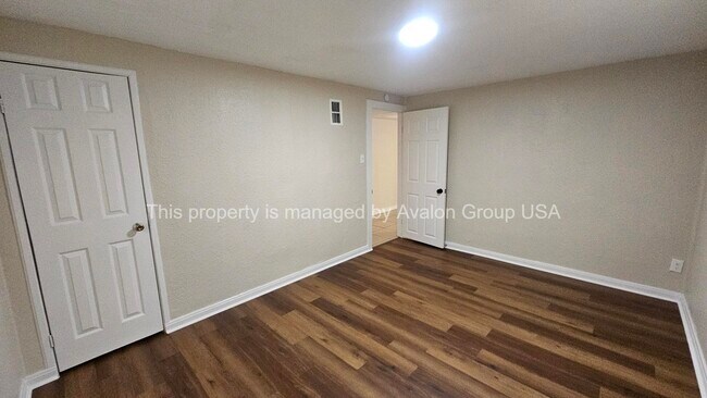Foto del edificio - 9831 Ridge Blvd