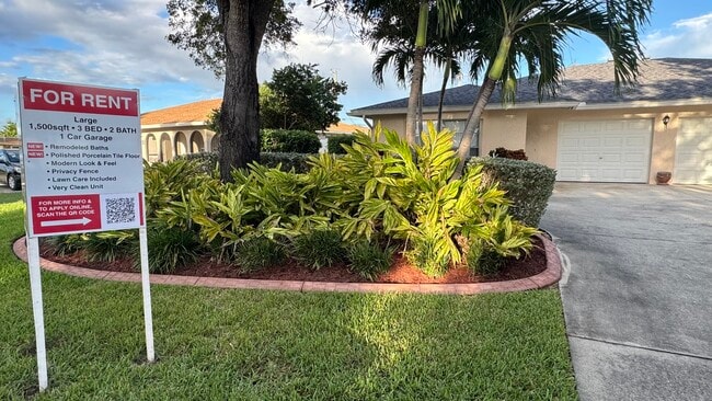 Lawn Care included, well manicured lawn with irrigation system - 3633 Country Club Blvd