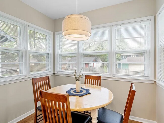Foto del edificio - 2 Bed | 1 Bath House in Desired Mpls Neigh...
