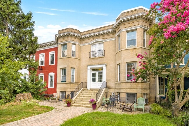 Building Photo - 634 North Carolina Ave SE