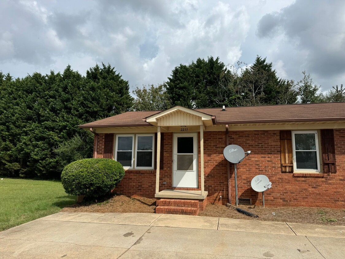 Primary Photo - Two Bedroom Duplex in Lincolnton