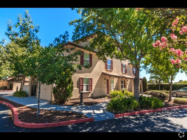 Building Photo - Tuscana Townhomes