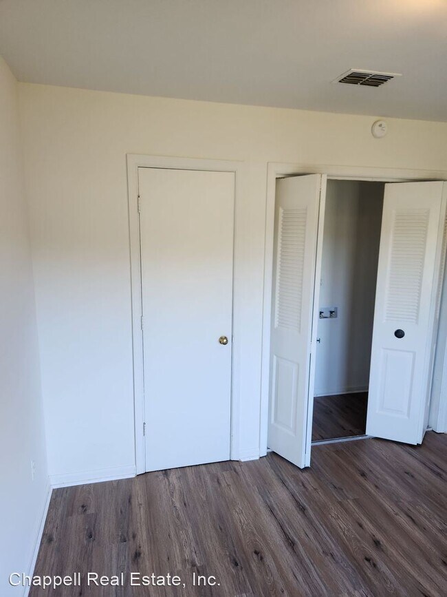 Building Photo - 2 br, 1.5 bath House - 6301 Commons Court