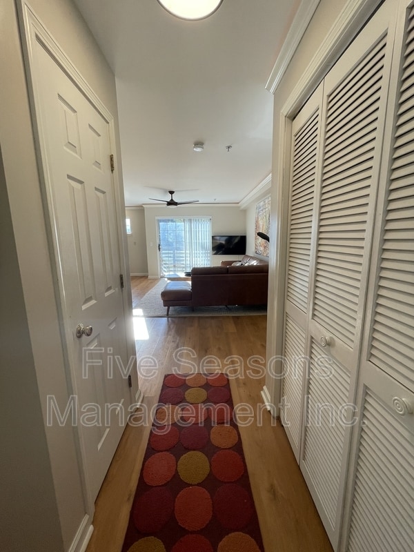 Building Photo - 352 Hildred Dr