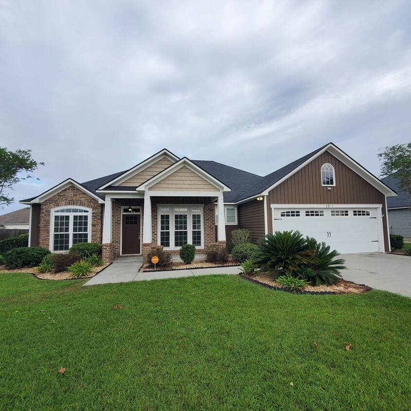 Primary Photo - Elegant 4-Bedroom Home with Luxurious Feat...