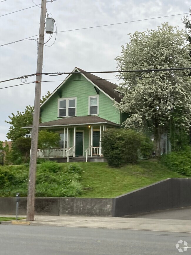 Olympia Avenue Historic District Senior Living Apartments for Rent