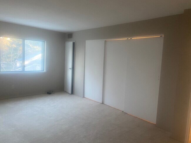 Foto del edificio - 47 Village Brook Ln