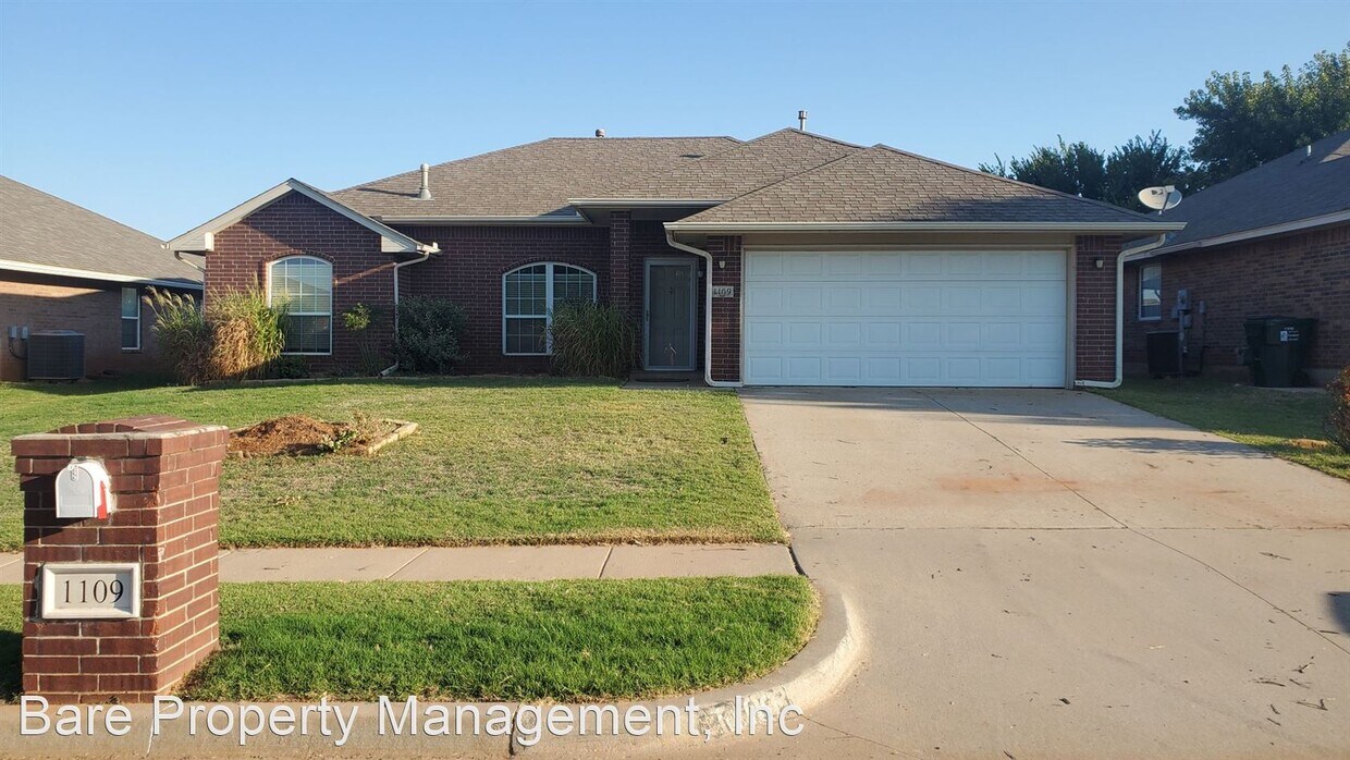 3 br, 2 bath House 1109 Eagle Cliff Dr