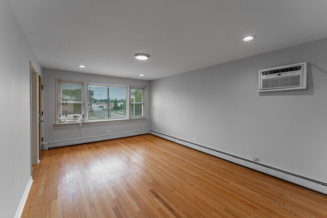 Foto del edificio - 9301 Kolmar Ave