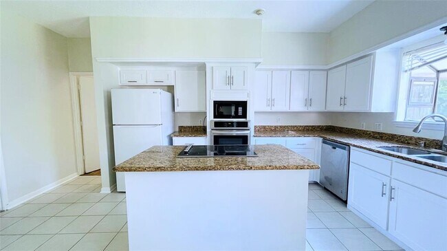 Building Photo - 2814 Stone Way Dr
