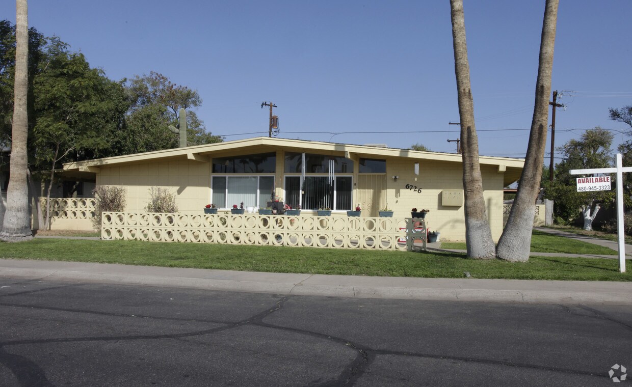 Foto del edificio - 6726 E Monterey Way