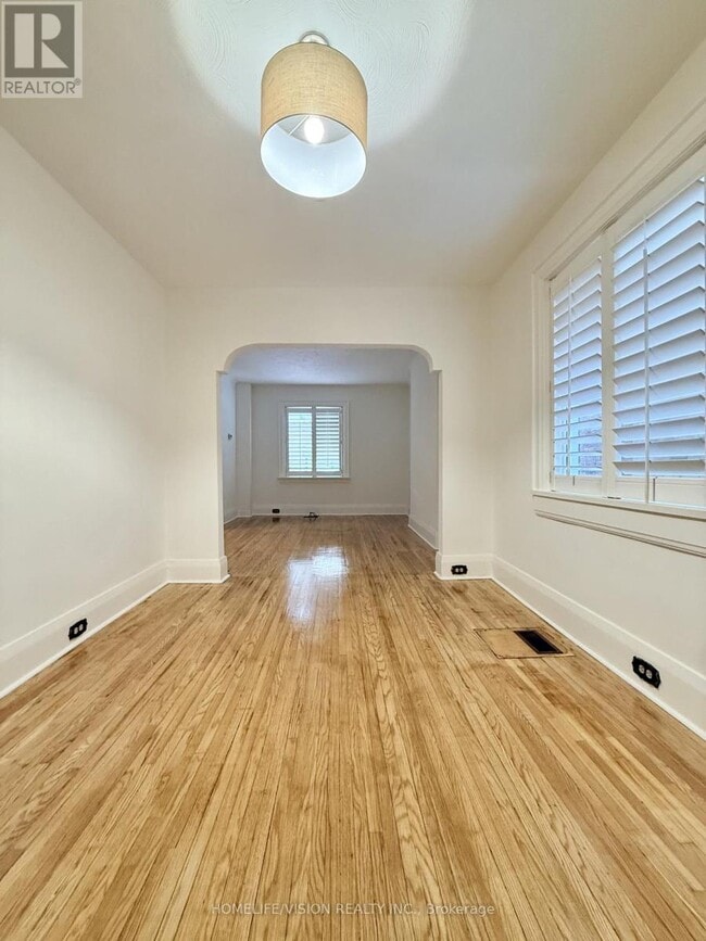 Building Photo - 49 Rawlinson Ave