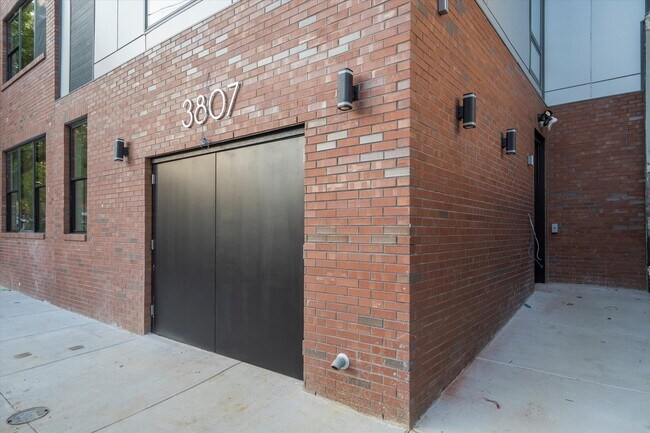 Foto del edificio - 3804 Lancaster Ave
