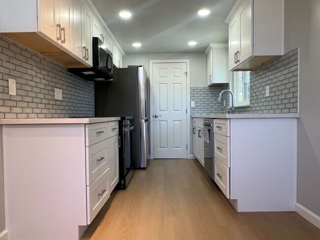 Building Photo - 831 Sinex Ave