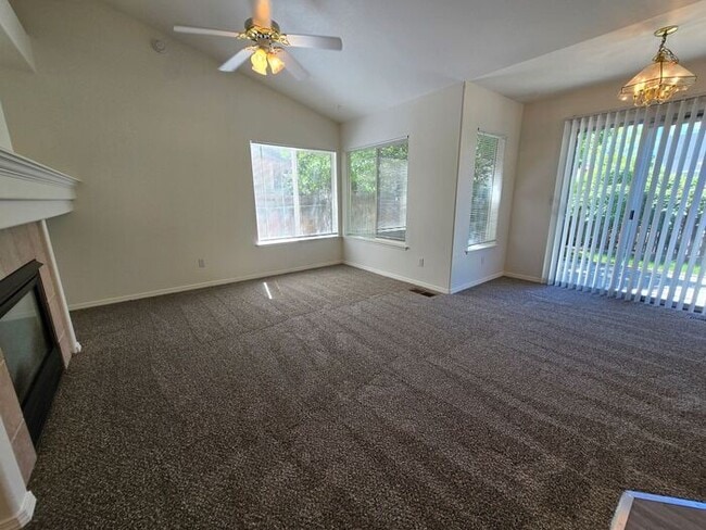 Building Photo - Beautiful Single Story Home in Double Diamond