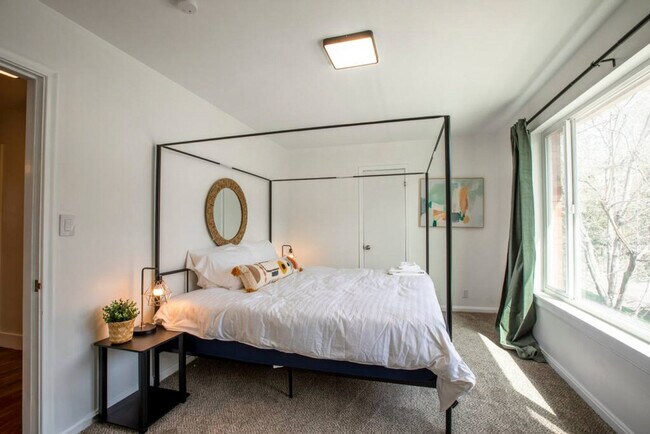 Foto del edificio - 239 N Center St