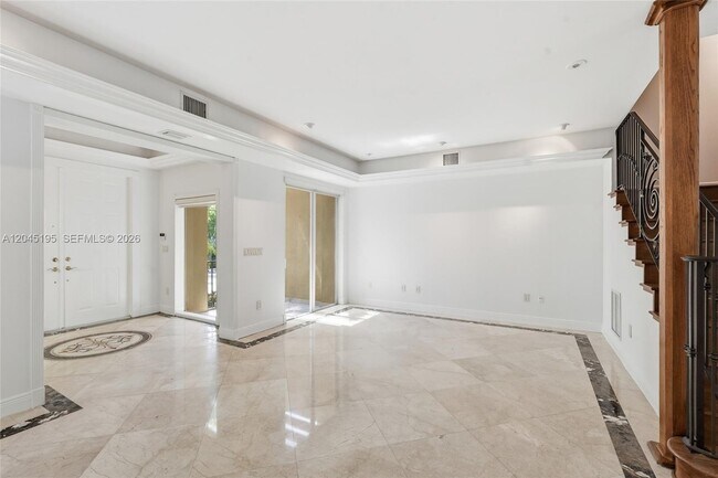 Foto del edificio - 592 Fernwood Rd