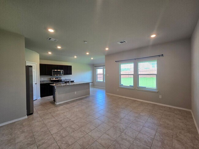 Foto del edificio - RENT REDUCTION - NEW IN MANAGEMENT - AVAIL...