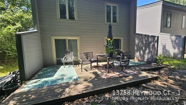 Foto del edificio - 13758 Heywood Ct