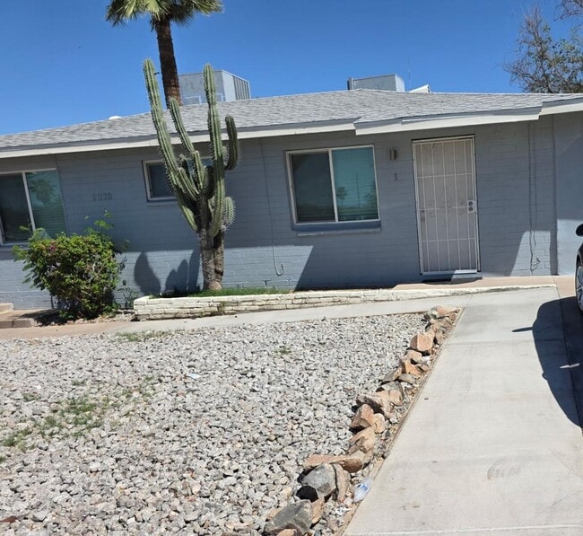 Foto del edificio - 1320 W Sahuaro Dr