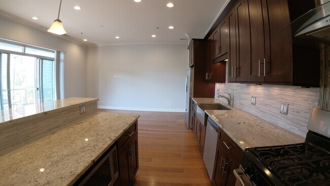 Building Photo - 1609 Warren Blvd