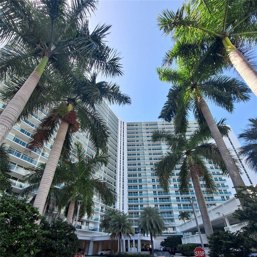 100 Bayview Dr Unit 315, Sunny Isles Beach, FL 33160 Room for Rent in