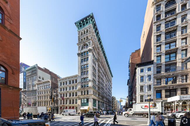 Building Photo - 446  Broome St