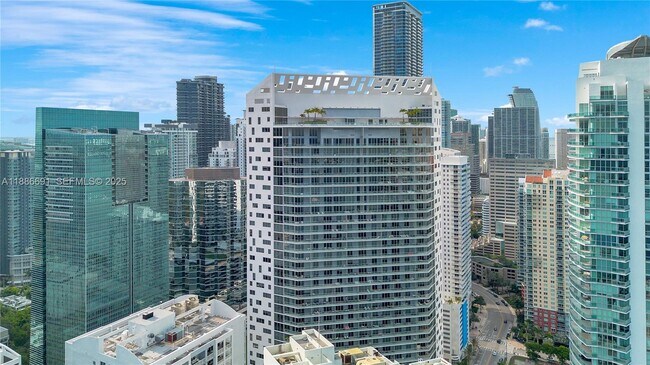 Foto del edificio - 1300 Brickell Bay Dr