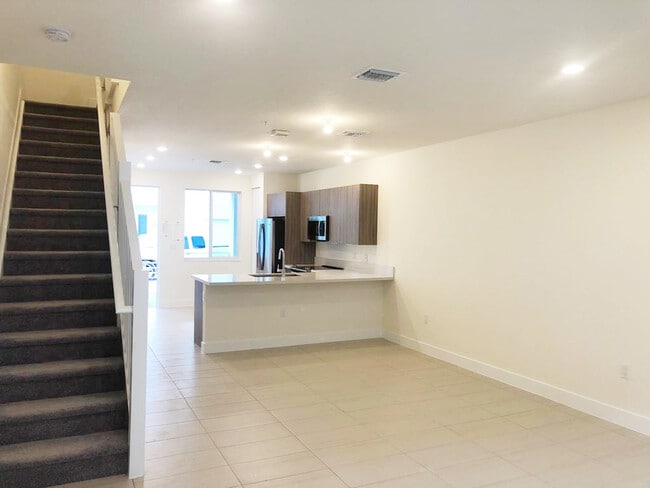 Foto del edificio - 10229 NW 64th Ter