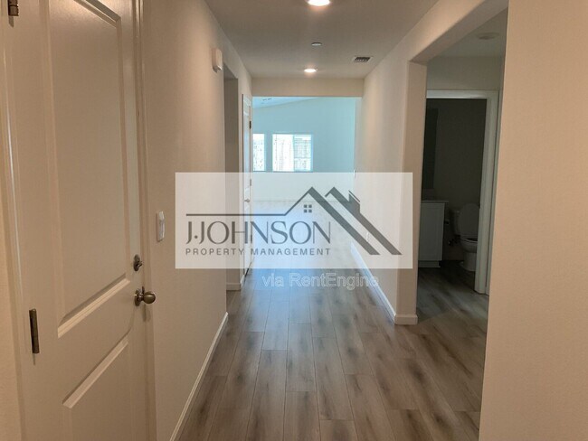 Building Photo - 2456 Enantio St
