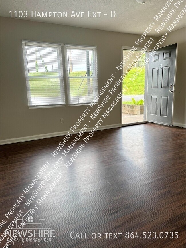 Foto del edificio - 1103 Hampton Ave Ext
