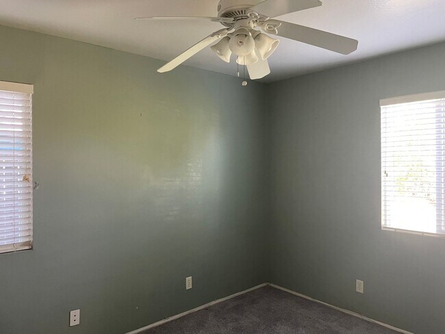 Foto del edificio - 3 bedroom 1 bath sweet home