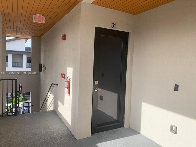 Foto del edificio - 10443 NW 82nd St