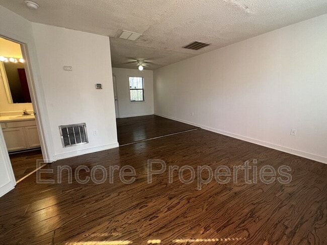 Foto del edificio - 2146 Charles St