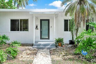 Building Photo - 5960 SW 47th St