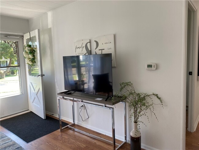 Building Photo - 215 Lee Ave