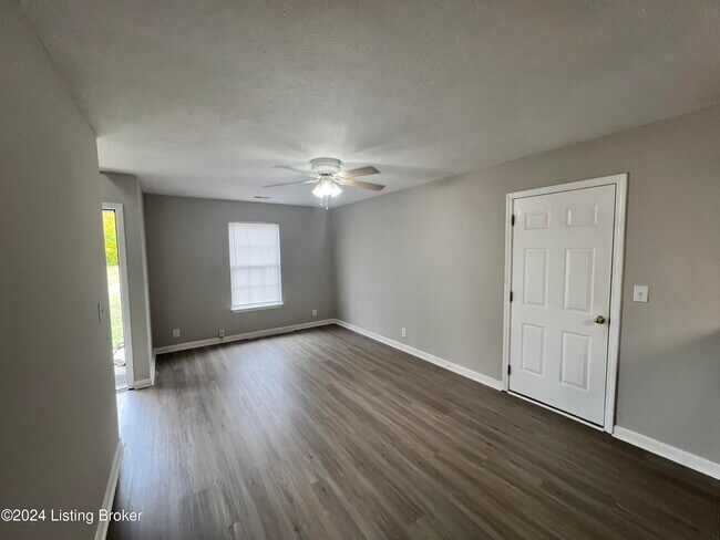 Foto del edificio - 9012 Jessica Leigh Dr