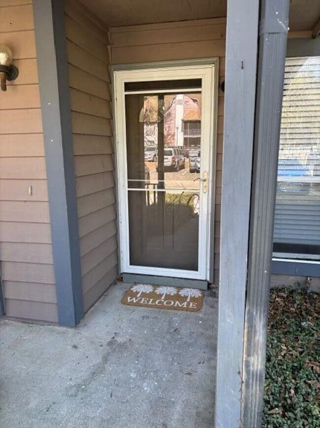 Building Photo - Gated Community- 2BA/1BA Condo