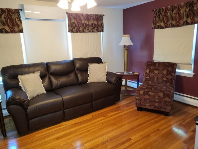 Building Photo - Fully Furnished Fairfax Street Home with O...