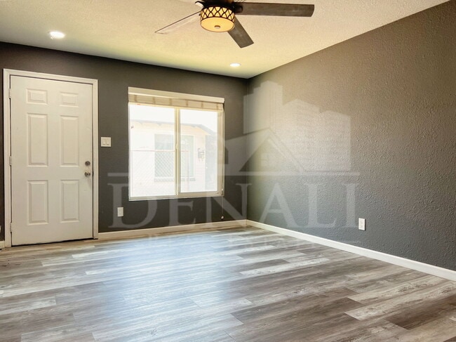 Photo - 2726 E Willetta St Townhome