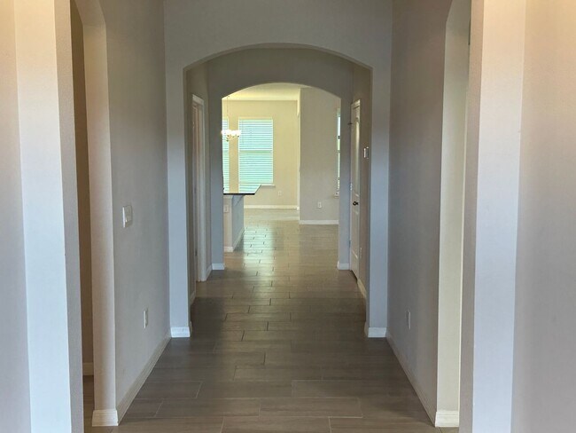 Foto del edificio - 4 Bedrooms/3 Baths/3 Car Garage House in L...