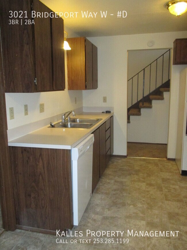 Building Photo - 3021 Bridgeport Way W