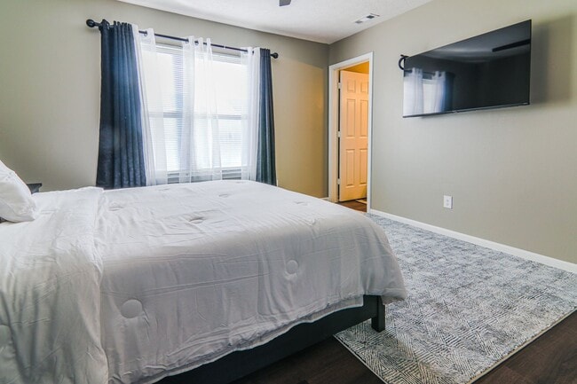 Building Photo - Fort Harrison State Park 4Bed Spacious Retreat