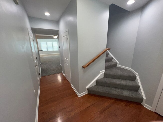 Building Photo - 104 Riva Ct