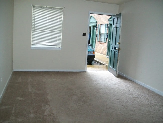 Building Photo - 3201 Chamberlayne Ave