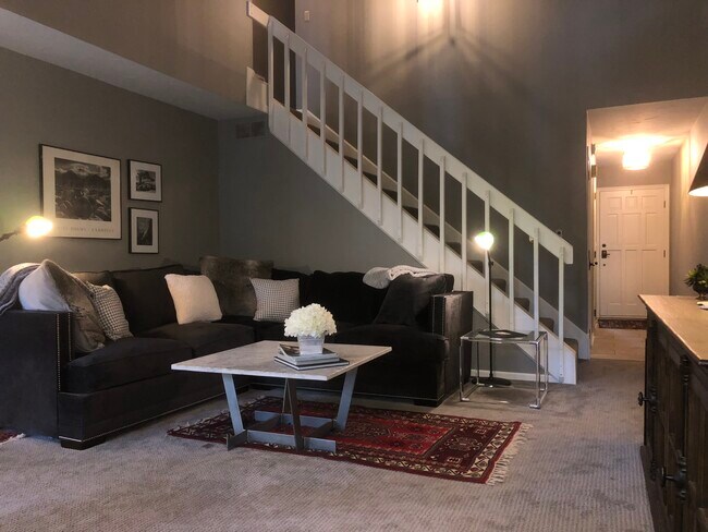 Foto del edificio - 4592 Sandringham Dr