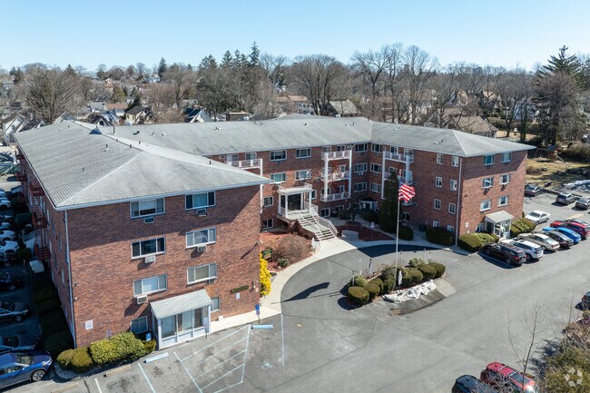 Avenida Pelhamdale 838 - Peldale Cooperative Apartments