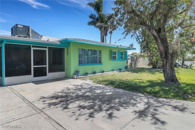 Building Photo - 2567 Cay Cove