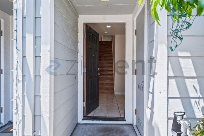 Building Photo - 722 Kingsford Way