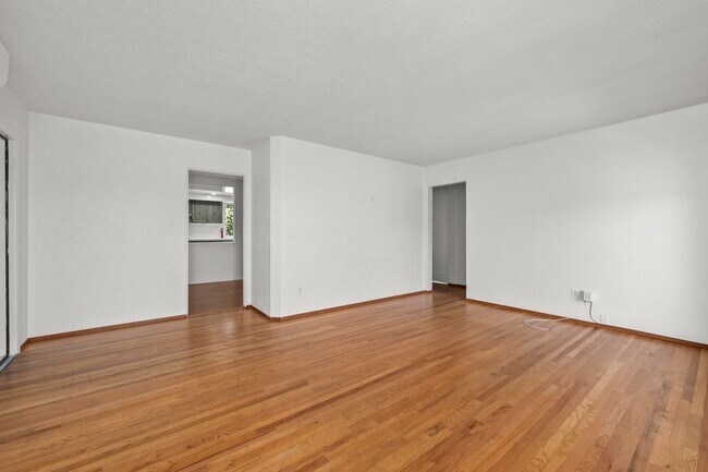 Building Photo - 6467 Cleo St